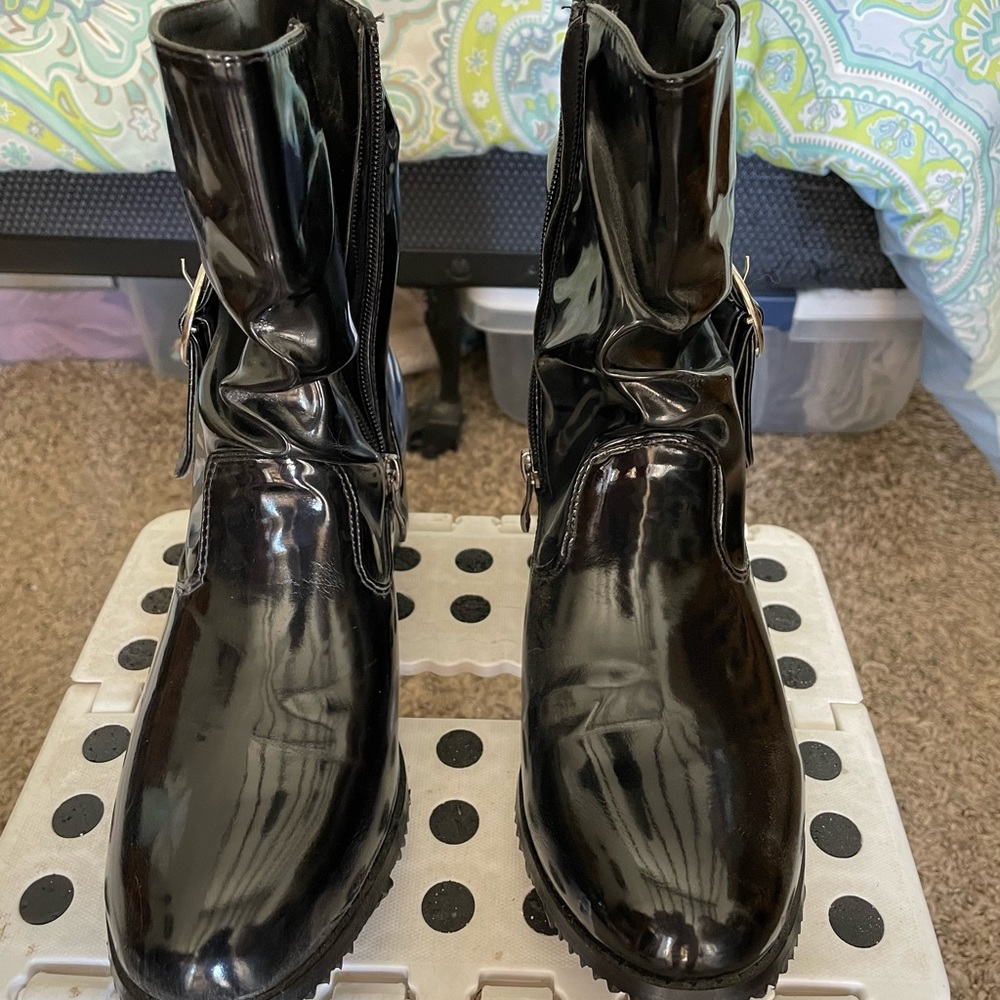 BEACON Black Patent Boots🖤